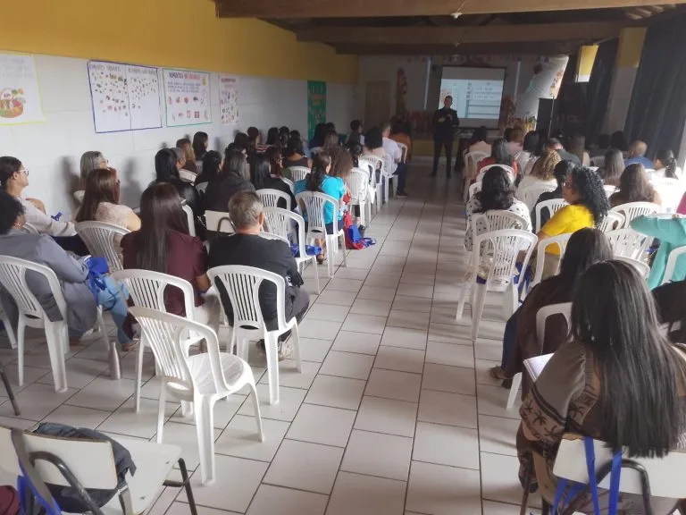 Educadores participam de oficina sobre Programação Neurolinguística para fortalecer comunicação e liderança nas escolas em Itabatã Educadores participam de oficina sobre Programação Neurolinguística para fortalecer comunicação e liderança nas escolas em Itabatã