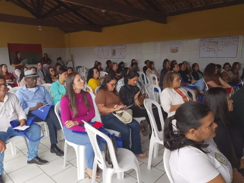Educadores participam de oficina sobre Programação Neurolinguística para fortalecer comunicação e liderança nas escolas em Itabatã Educadores participam de oficina sobre Programação Neurolinguística para fortalecer comunicação e liderança nas escolas em Itabatã