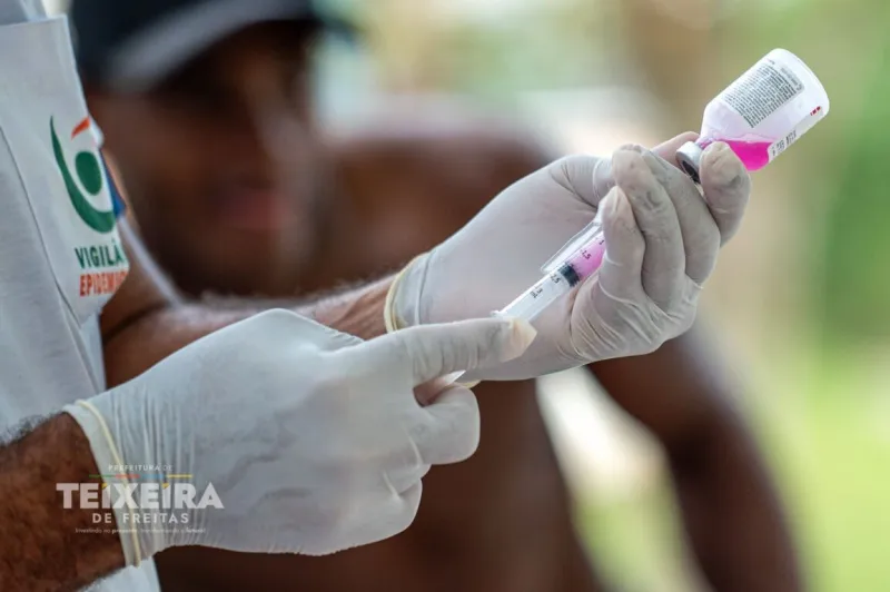 Mais de 10 mil cães e gatos são vacinados durante campanha antirrábica em Teixeira de Freitas