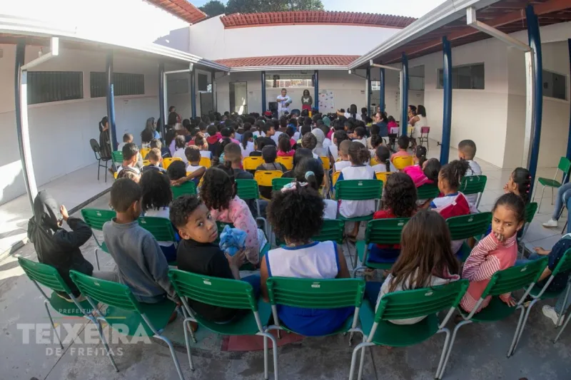 Contação de histórias leva imaginação e leitura para a sala de aula em escola municipal de Teixeira de Freitas Contação de histórias leva imaginação e leitura para a sala de aula em escola municipal de Teixeira de Freitas