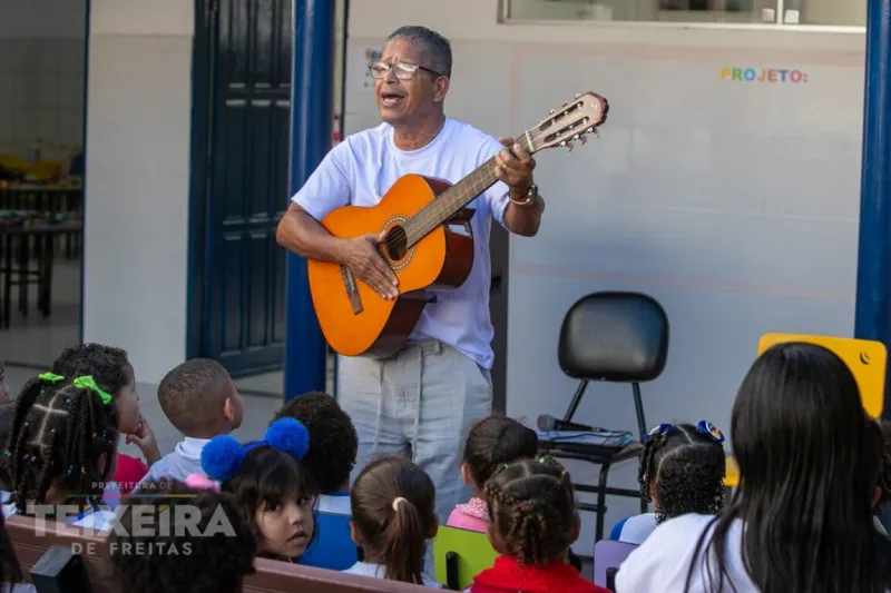 Contação de histórias leva imaginação e leitura para a sala de aula em escola municipal de Teixeira de Freitas Contação de histórias leva imaginação e leitura para a sala de aula em escola municipal de Teixeira de Freitas