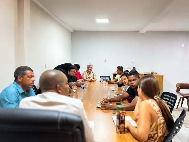 Prefeito Gilvan Produções recebe moradores de Corumbau e debate demandas da comunidade
