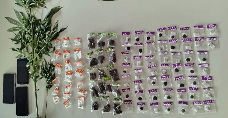 Dois homens são presos com haxixe, maconha e crack durante ação da PM em Posto da Mata