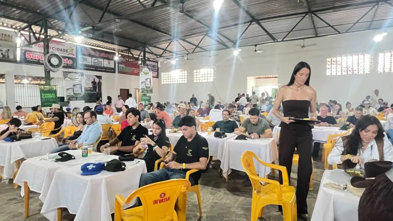Leilão de gado é destaque da 24ª Exponhém e movimenta mais de R$ 2 milhões