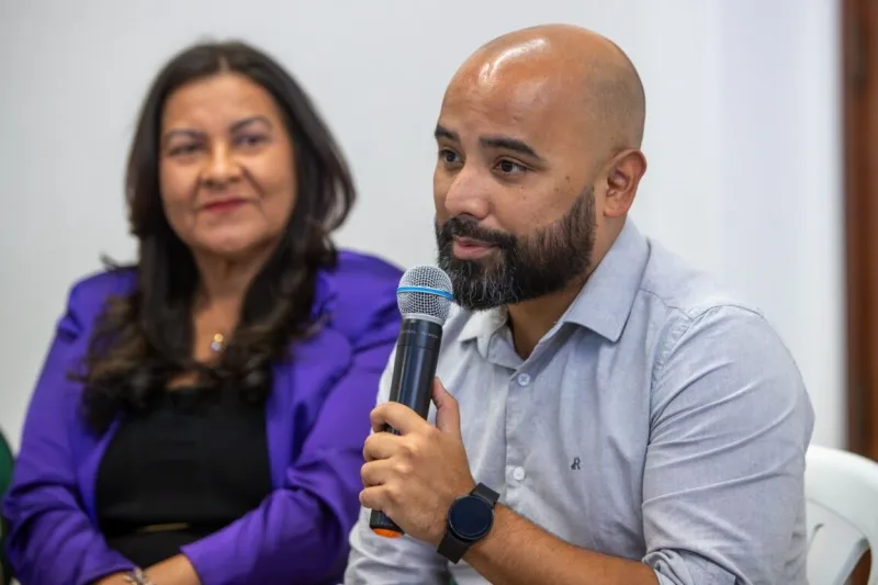 CRAM apresenta trabalho de acolhimento a mulheres em situação de violência durante mesa redonda CRAM apresenta trabalho de acolhimento a mulheres em situação de violência durante mesa redonda