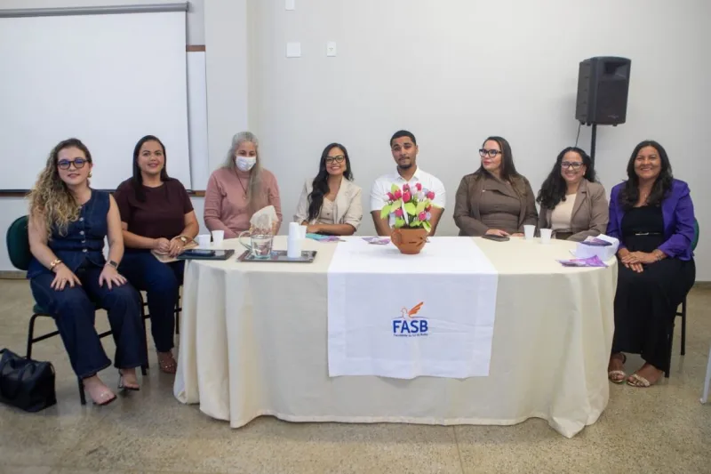 CRAM apresenta trabalho de acolhimento a mulheres em situação de violência durante mesa redonda CRAM apresenta trabalho de acolhimento a mulheres em situação de violência durante mesa redonda