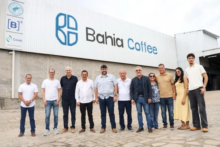 Secretários Adolpho Loyola e Vivaldo Góis se reúnem com prefeitos para discutir demandas do Extremo Sul da Bahia