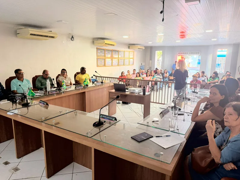 Medeiros Neto debate futuro do município durante apresentação do novo Plano Diretor Municipal