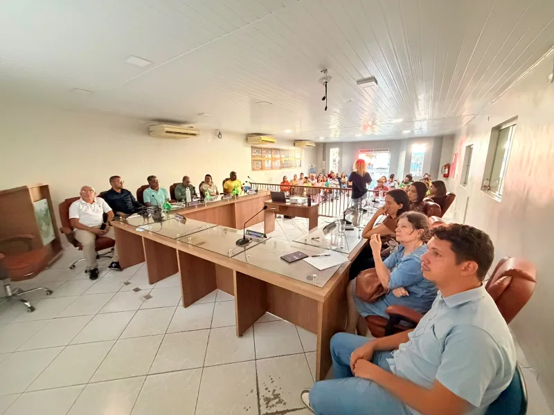 Medeiros Neto debate futuro do município durante apresentação do novo Plano Diretor Municipal