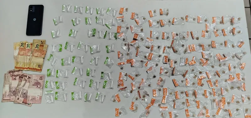 Homem é preso com 119 pedras de crack e 40 pinos de cocaína em Posto da Mata