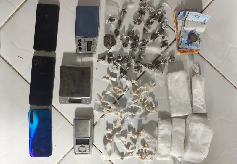 Operação conjunta apreende drogas e materiais ligados ao tráfico em Guaratinga