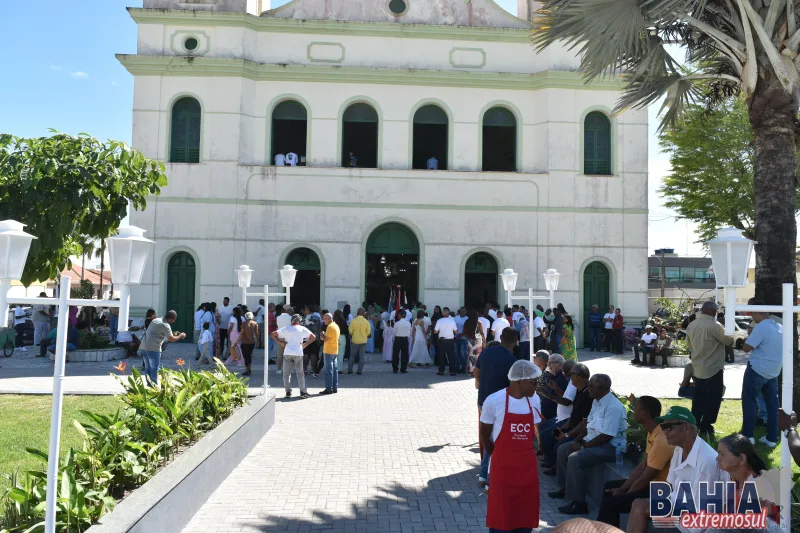 Festejos de São Bernardo Claraval são encerrados com procissão, missa solene e noite de louvor