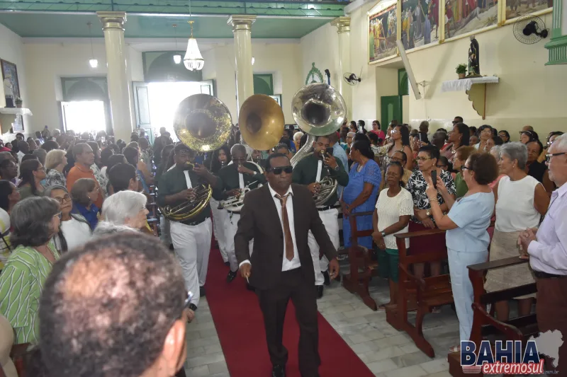 Festejos de São Bernardo Claraval são encerrados com procissão, missa solene e noite de louvor