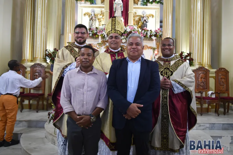 Festejos de São Bernardo Claraval são encerrados com procissão, missa solene e noite de louvor