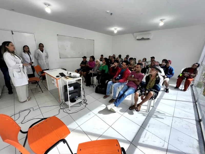 CER IV de Teixeira de Freitas entrega cerca de 100 aparelhos auditivos a usuários da região