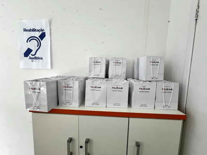 CER IV de Teixeira de Freitas entrega cerca de 100 aparelhos auditivos a usuários da região