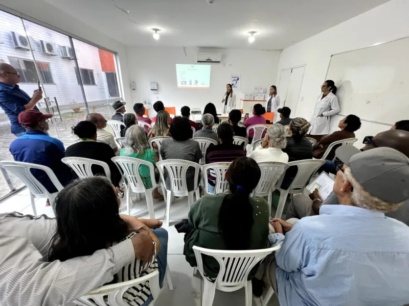 CER IV de Teixeira de Freitas entrega cerca de 100 aparelhos auditivos a usuários da região