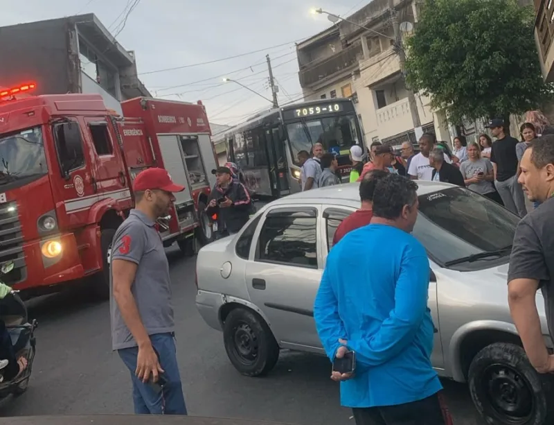 Motorista reage após assalto, persegue dupla e atropela suspeitos em São Paulo Motorista reage após assalto, persegue dupla e atropela suspeitos em São Paulo