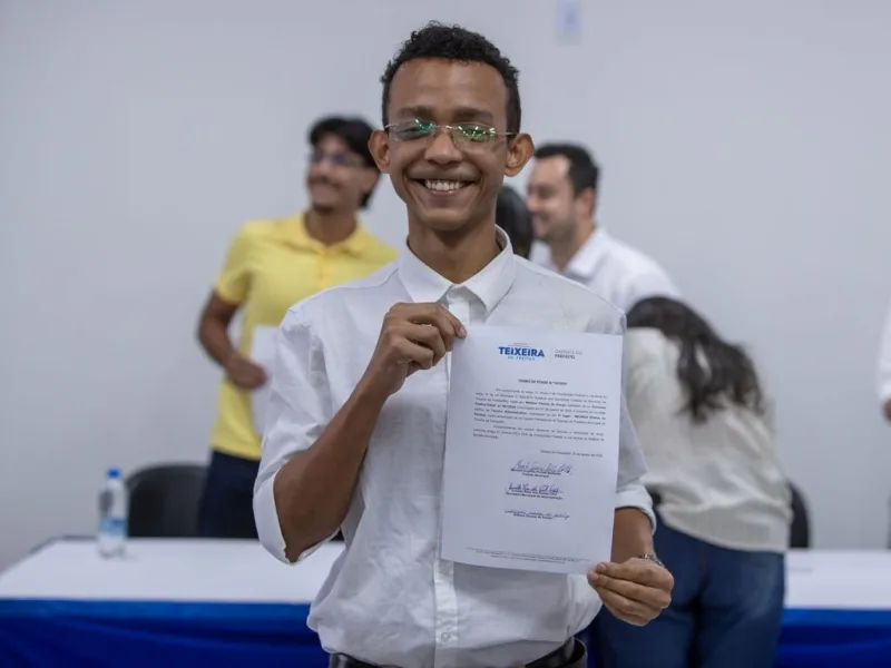 Prefeito Dr. Marcelo Belitardo empossa 65 novos servidores aprovados em concurso público em Teixeira de Freitas Prefeito Dr. Marcelo Belitardo empossa 65 novos servidores aprovados em concurso público em Teixeira de Freitas