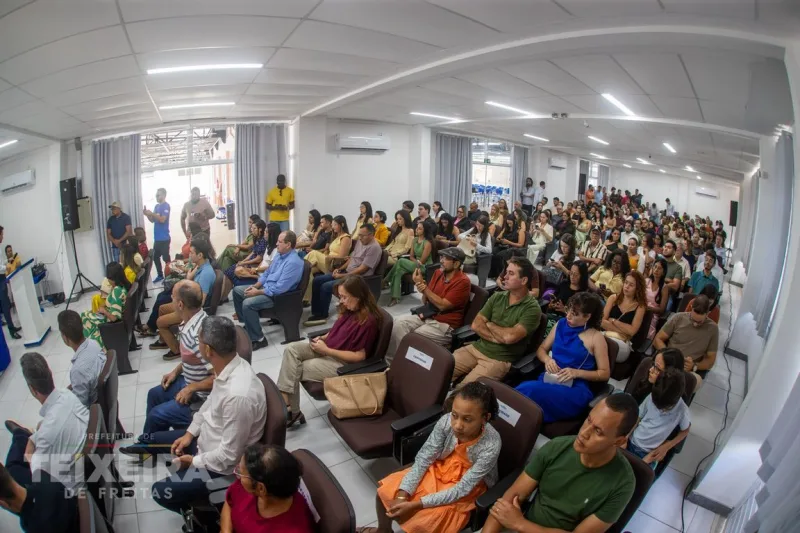 Prefeito Dr. Marcelo Belitardo empossa 65 novos servidores aprovados em concurso público em Teixeira de Freitas Prefeito Dr. Marcelo Belitardo empossa 65 novos servidores aprovados em concurso público em Teixeira de Freitas