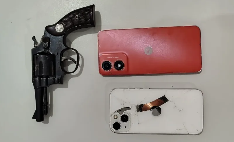PM intercepta dupla com revólver e plano para roubo de motocicleta em Posto da Mata