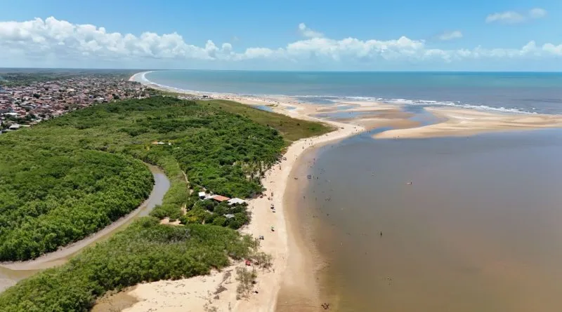 Mucuri assume gestão de praias urbanas e amplia responsabilidade sobre ordenamento e proteção da orla