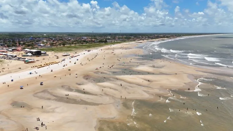 Mucuri assume gestão de praias urbanas e amplia responsabilidade sobre ordenamento e proteção da orla