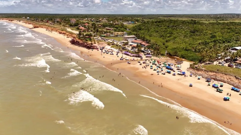 Mucuri assume gestão de praias urbanas e amplia responsabilidade sobre ordenamento e proteção da orla
