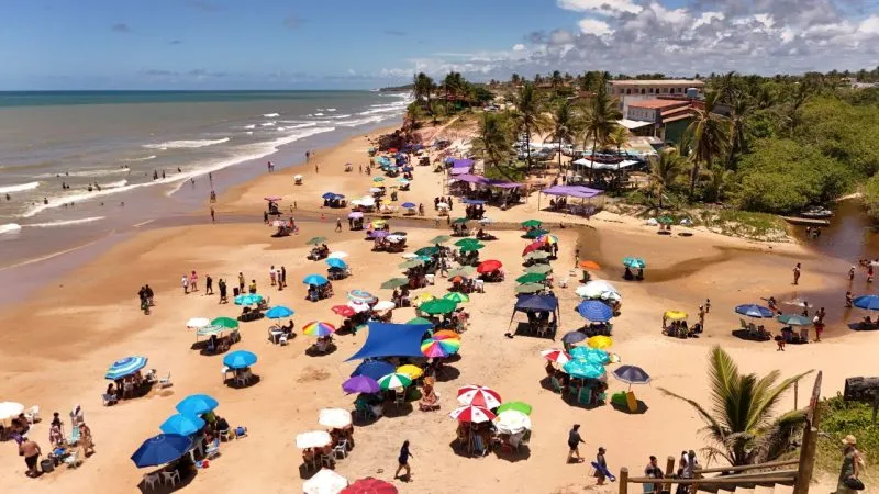 Mucuri assume gestão de praias urbanas e amplia responsabilidade sobre ordenamento e proteção da orla