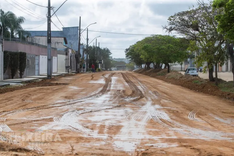 Prefeitura de Teixeira de Freitas amplia ações de infraestrutura com pavimentação no Monte Castelo