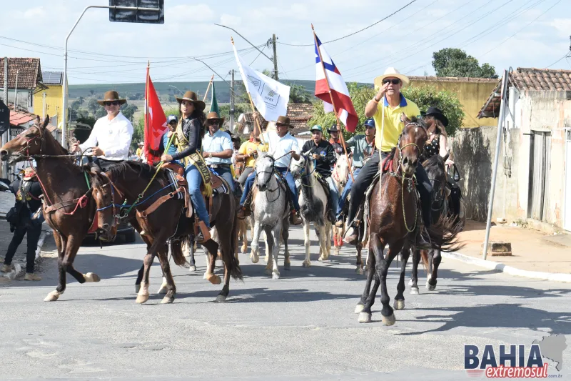 Com bênção na Igreja Matriz, Cavalgada do Vaqueiro celebra tradição em Ibirapuã