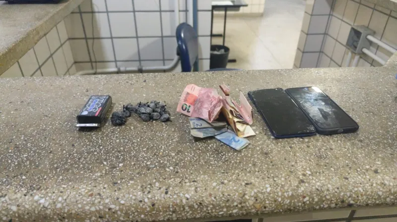 Homem é preso no centro de Teixeira de Freitas por tráfico de drogas
