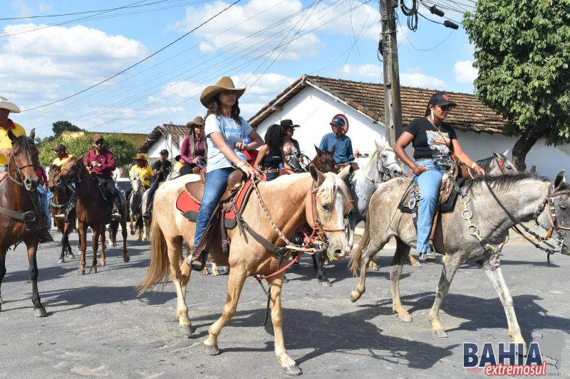 Com bênção na Igreja Matriz, Cavalgada do Vaqueiro celebra tradição em Ibirapuã