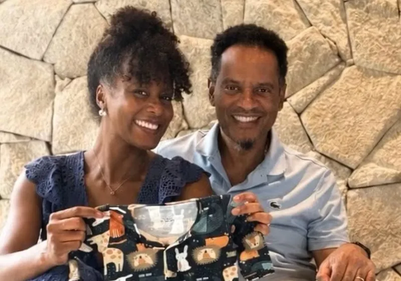 Mamãe de primeira viagem, Maju Coutinho exibe barriga de grávida no 'Fantástico'  