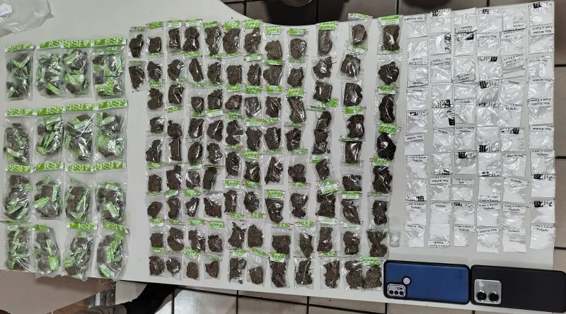 Suspeito tenta fugir da PM, mas é preso com grande quantidade de drogas em Posto da Mata
