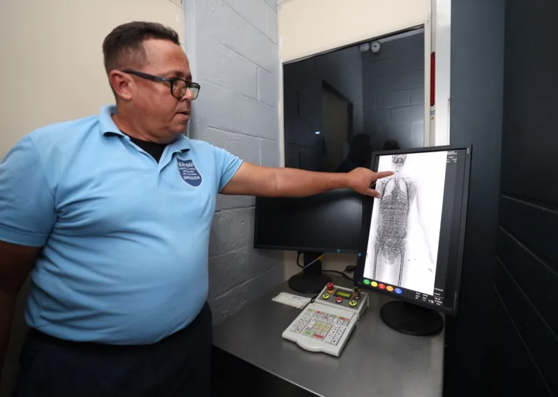 Tecnologia de inspeção amplia segurança nas unidades prisionais da Bahia Tecnologia de inspeção amplia segurança nas unidades prisionais da Bahia