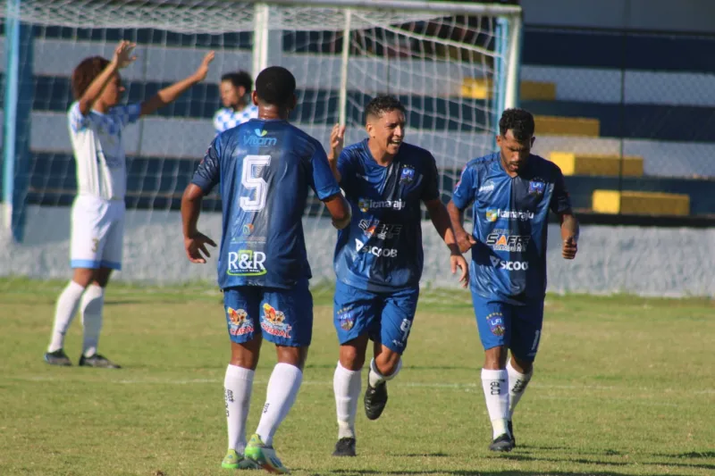 Com três gols de Garrote, Itamaraju goleia e antecipa vaga para a segunda fase do Intermunicipal 