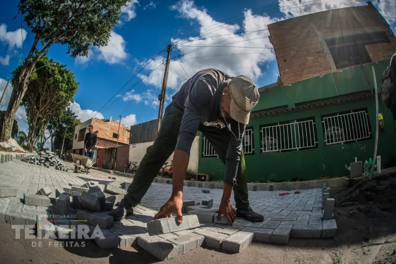 Comunidade da Palhinha ganha nova pavimentação com bloquete intertravado em Teixeira de Freitas