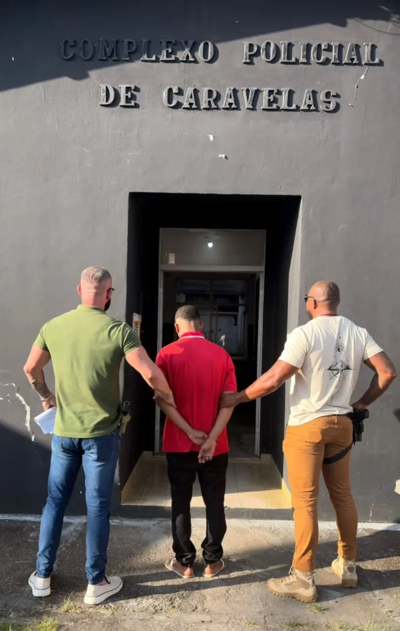 Homem é preso em flagrante após agredir e ameaçar companheira em Caravelas