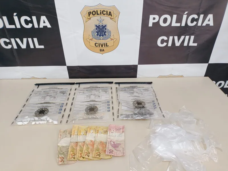 Jovem é preso com drogas após ser flagrado empinando motocicleta em Eunápolis