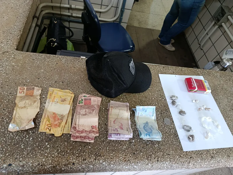Denúncia termina em prisão de casal e apreensão de drogas em Teixeira de Freitas