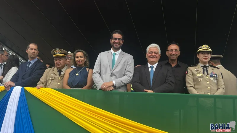 Sob chuva e emoção, Teixeira de Freitas celebra a Independência do Brasil com grande desfile cívico