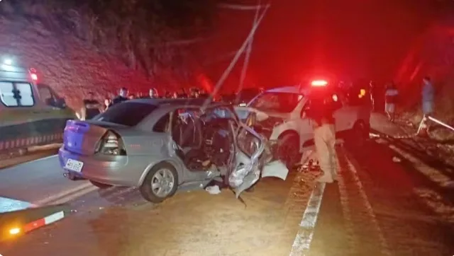 Três pessoas morrem após Saveiro invadir contramão e atingir Corsa na BR-101, em São Mateus