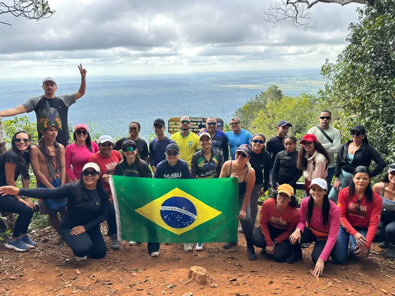 Turistas vivencia aventura, natureza e cultura indígena no Parque Nacional do Monte Pascoal