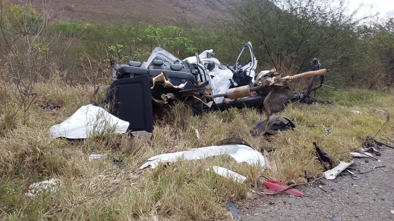 Mãe e filha morrem em grave acidente na BR-116, próximo à Curva do Abacaxi