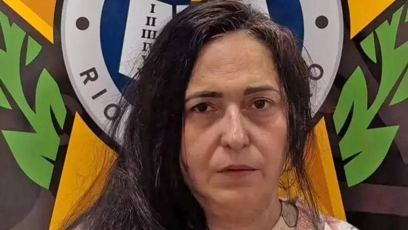 Mulher é presa suspeita de matar a própria mãe com golpes de martelo por acreditar que ela tinha relacionamento com seu companheiro
