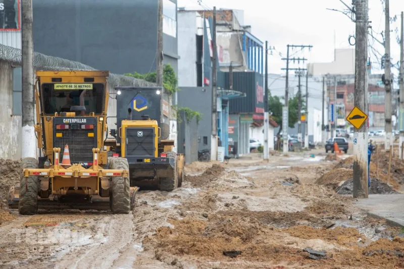 Rua Mauá em Teixeira de Freitas começa a receber pavimentação em trecho de 914 metros Rua Mauá em Teixeira de Freitas começa a receber pavimentação em trecho de 914 metros