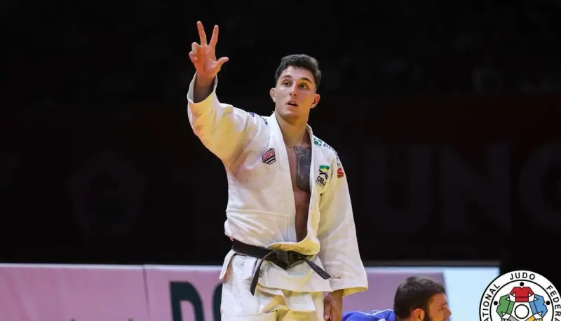 Guilherme Schimidt é ouro e país fecha Grand Slam de judô com 3 pódios Guilherme Schimidt é ouro e país fecha Grand Slam de judô com 3 pódios
