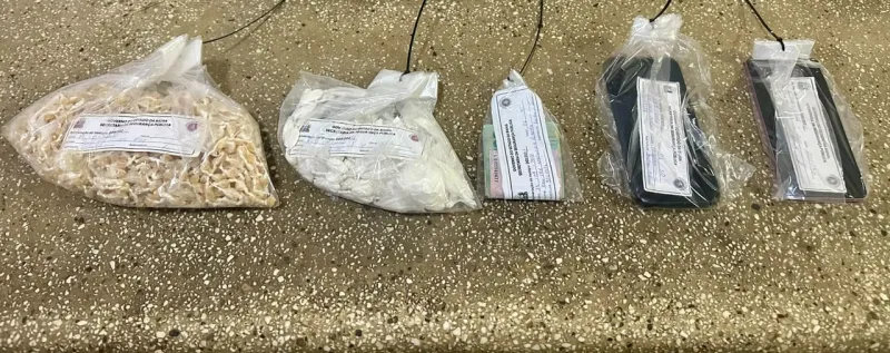 Mais de mil pedras de crack e 120 papelotes de cocaína são apreendidos em Itamaraju Mais de mil pedras de crack e 120 papelotes de cocaína são apreendidos em Itamaraju