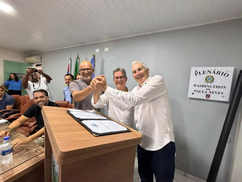 Asfalto que transforma: União de forças entre Beto Pinto e Governo da Bahia viabiliza 18km de estrada de Medeiros para Itupeva